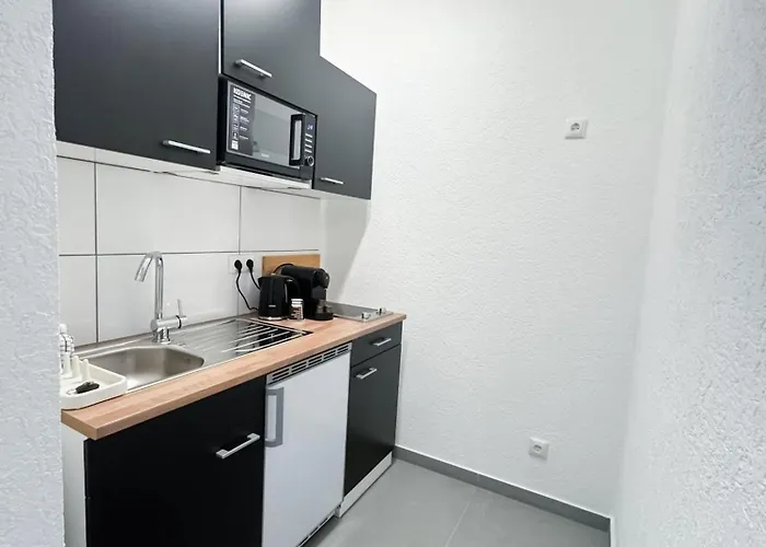 Durdi - Serviced - 24h Self-check-in & Parking * Gross-Zimmern